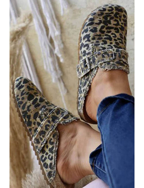 Zapatillas con hebilla de leopardo